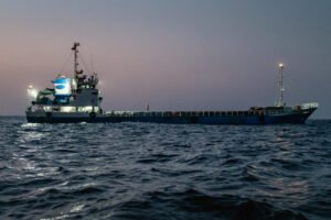 Oil Rises Amid Uncertainty Over Strait of Hormuz