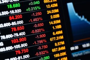Bitcoin plunges to near $62,000 as the AI trade unwinds, HYPE falls 14%