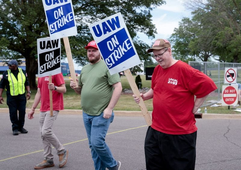 UAW strike against GM axle supplier continues without talks, union official says