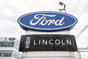 Ford recalls nearly 420,000 Expedition and Lincoln Navigator SUVs over seat belt locking issue