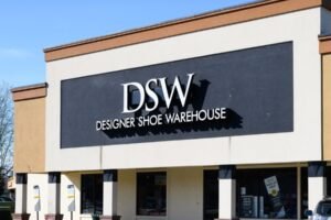 Designer Brands shares plunge despite Q1 beat as guidance signals deceleration